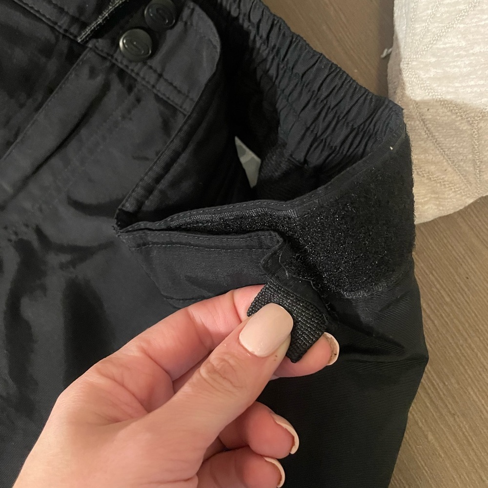 Like New Women’s XS / Youth Large size snow pants with reinforced knees! - Picture 5 of 5